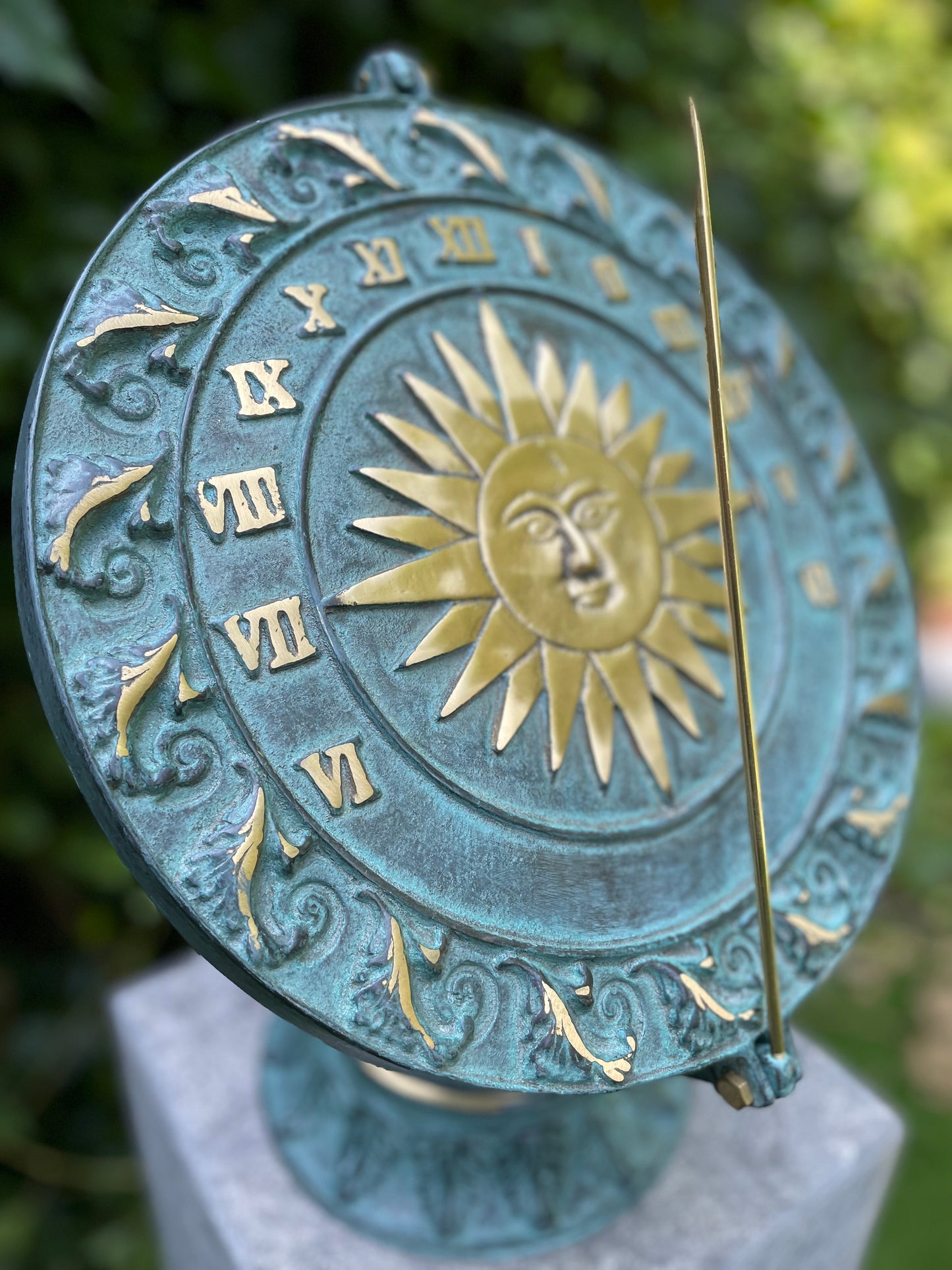 Solar Gaze – Bronze Sculpture. 25x25x30cm - 6.2Kg