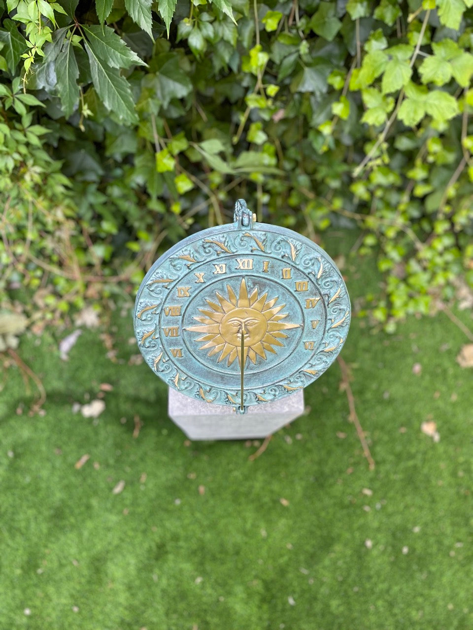 Solar Gaze – Bronze Sculpture. 25x25x30cm - 6.2Kg