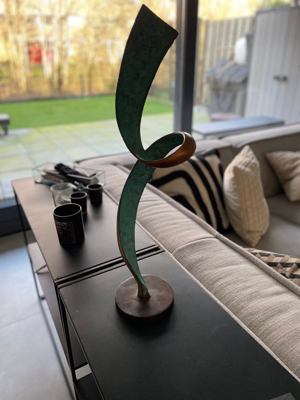 Rising Motion – Bronze Sculpture. 13x13x56cm - 2.4Kg