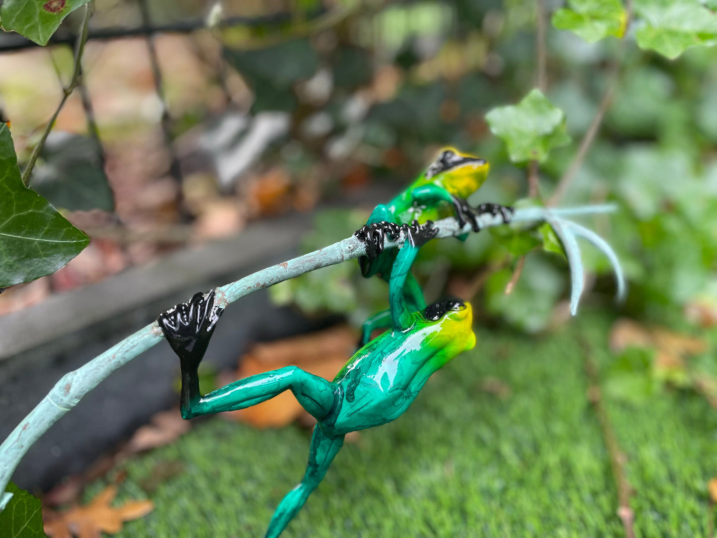 Balancing Frogs – Bronze Sculpture. 34x9x21cm