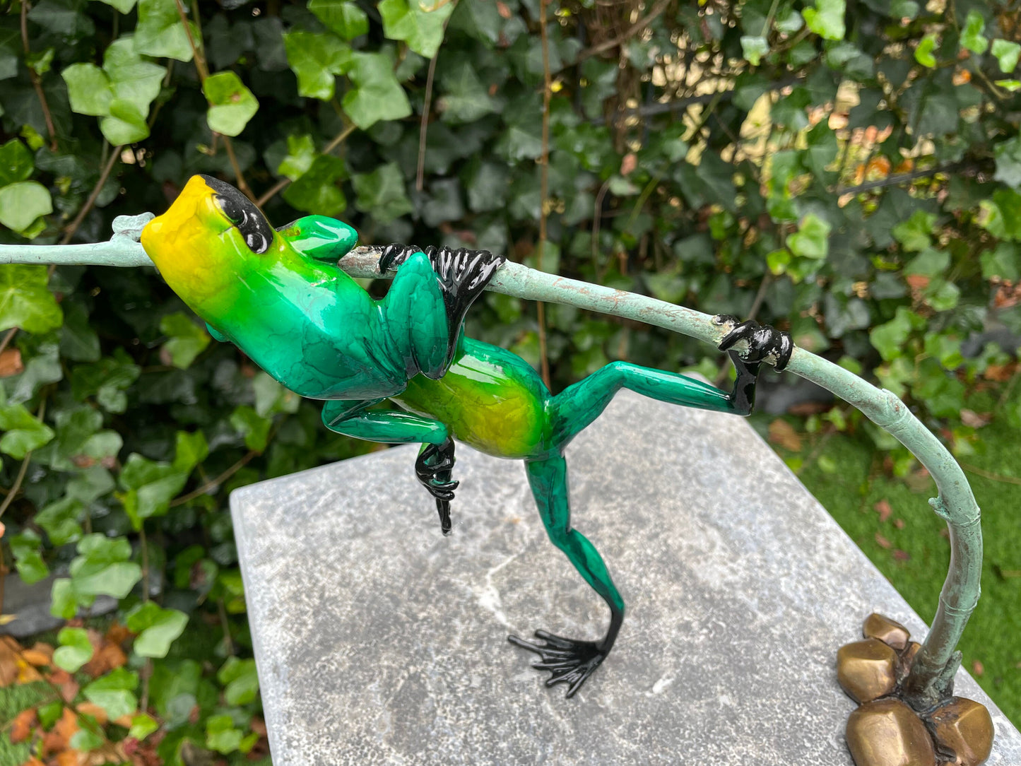 Balancing Frogs – Bronze Sculpture. 34x9x21cm