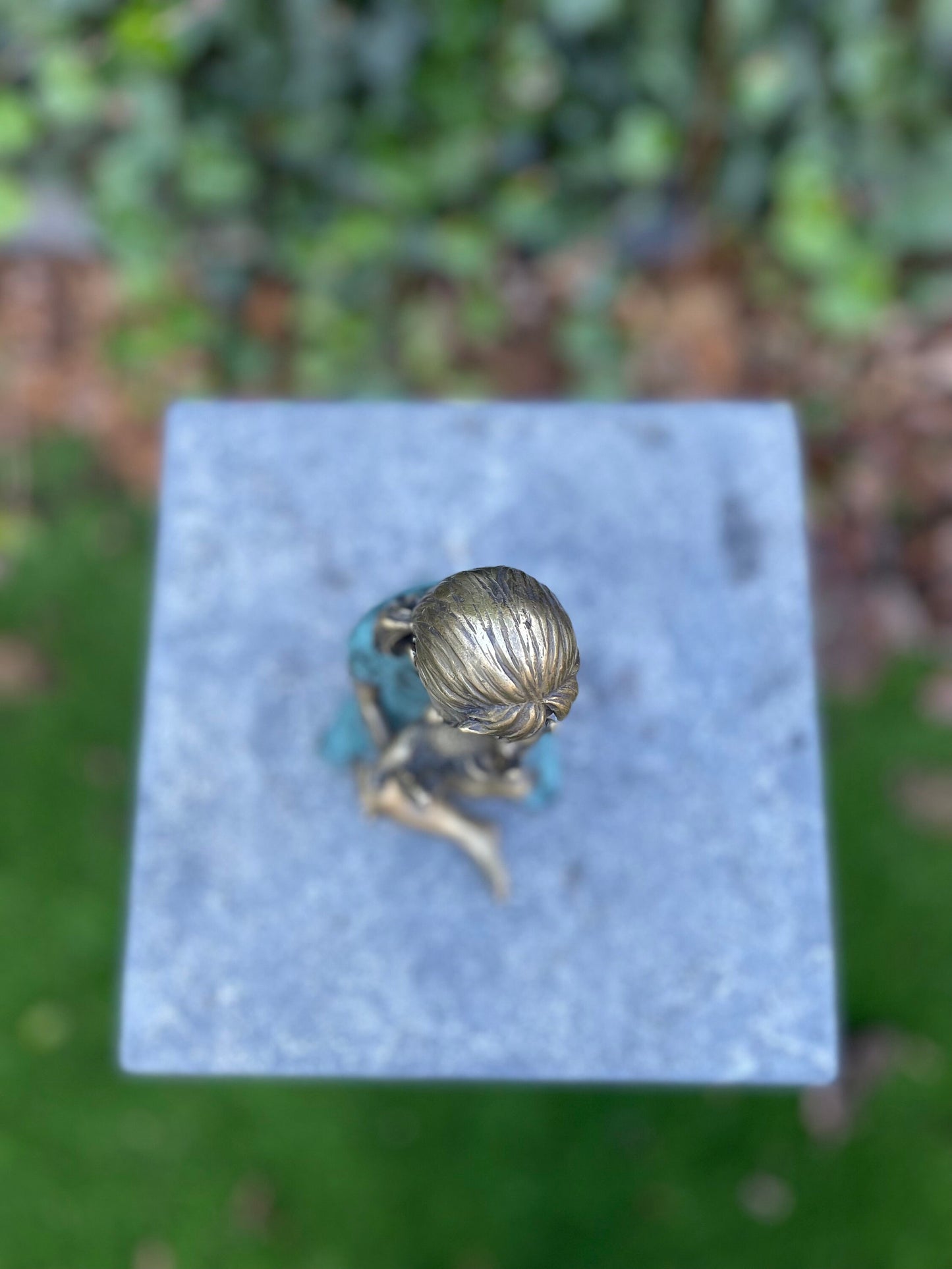 Teddy Hug – Bronze Sculpture. 10x9x14cm