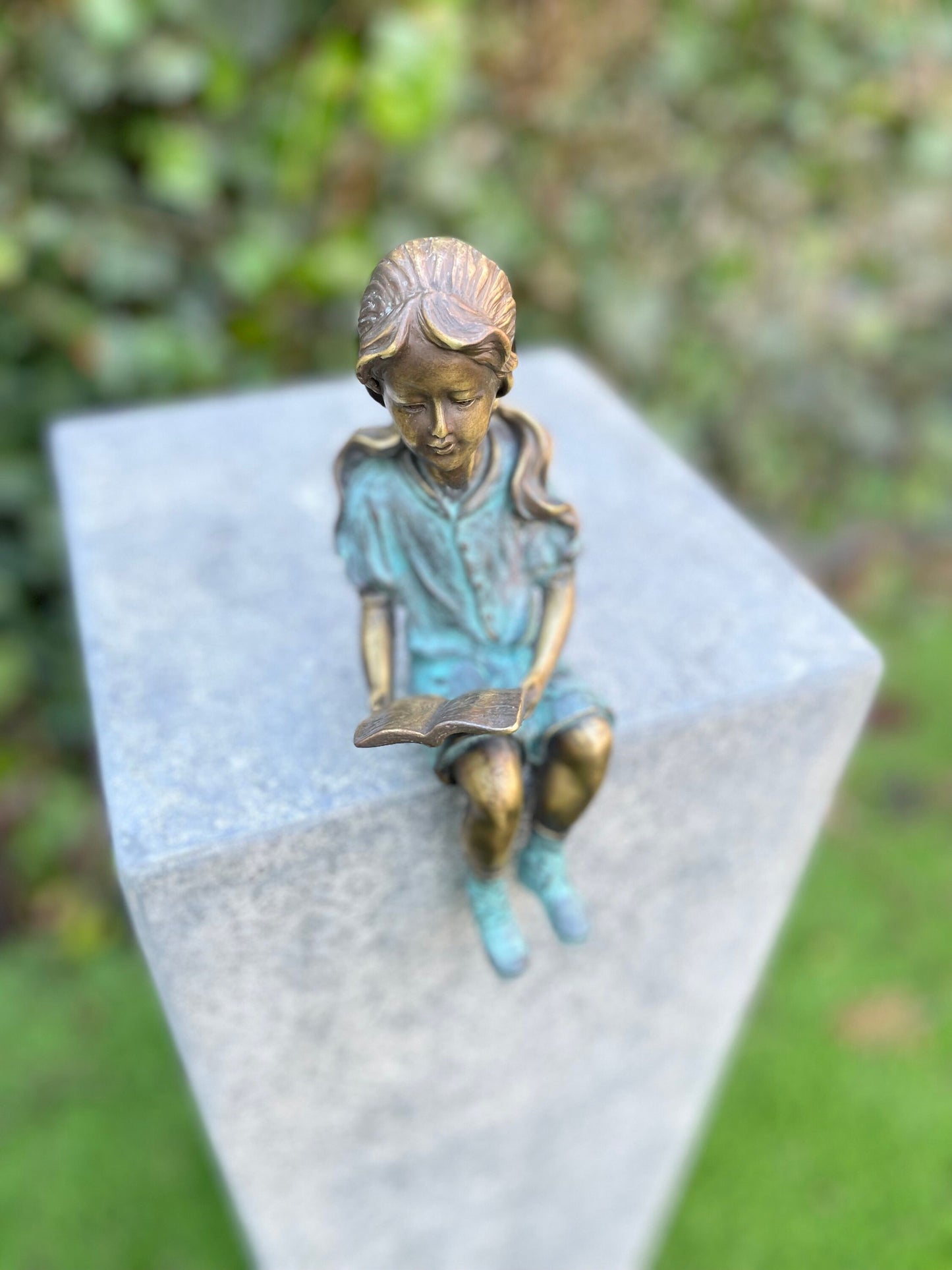 Girl Reading – Bronze Sculpture. 20x7x8cm - 1Kg