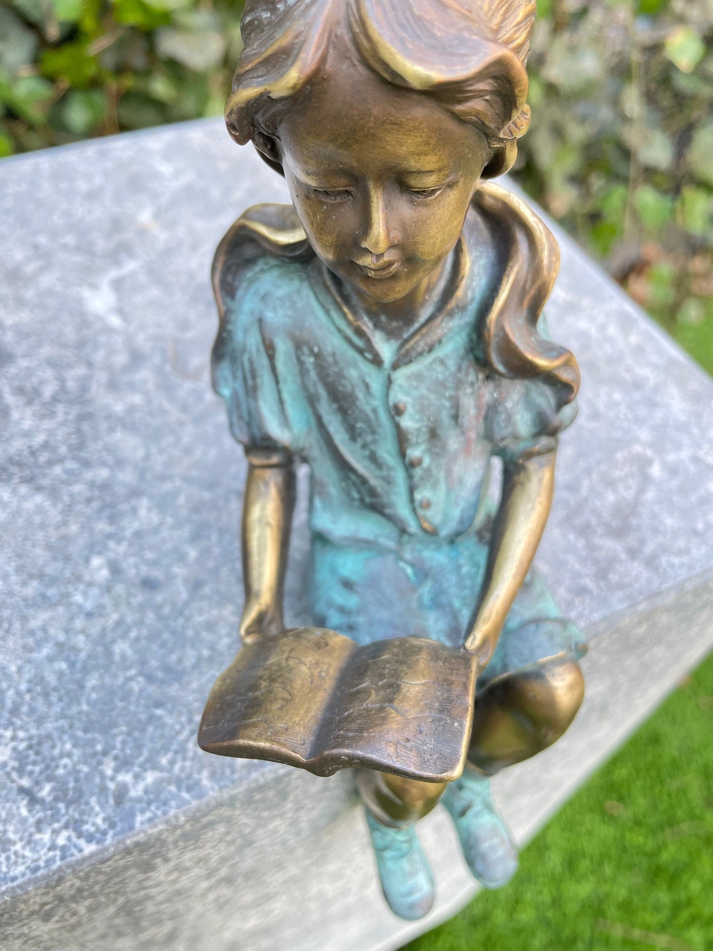 Girl Reading – Bronze Sculpture. 20x7x8cm - 1Kg