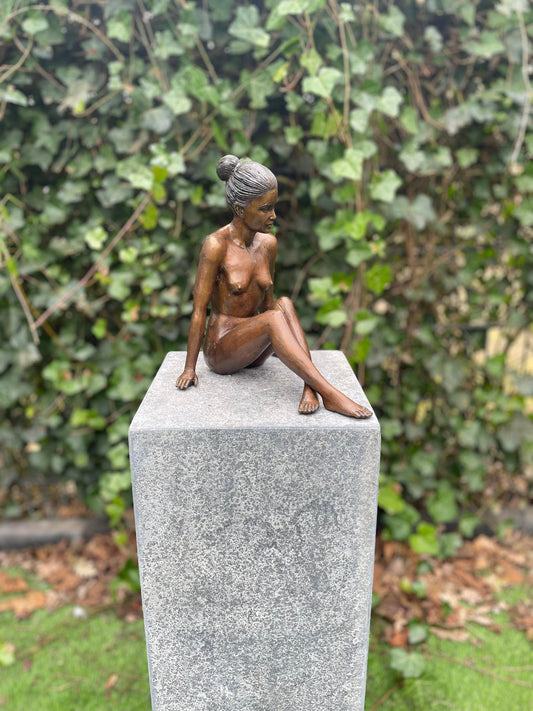 Seated Woman Nude – Bronze Sculpture. 25x22x27cm - 2.5Kg
