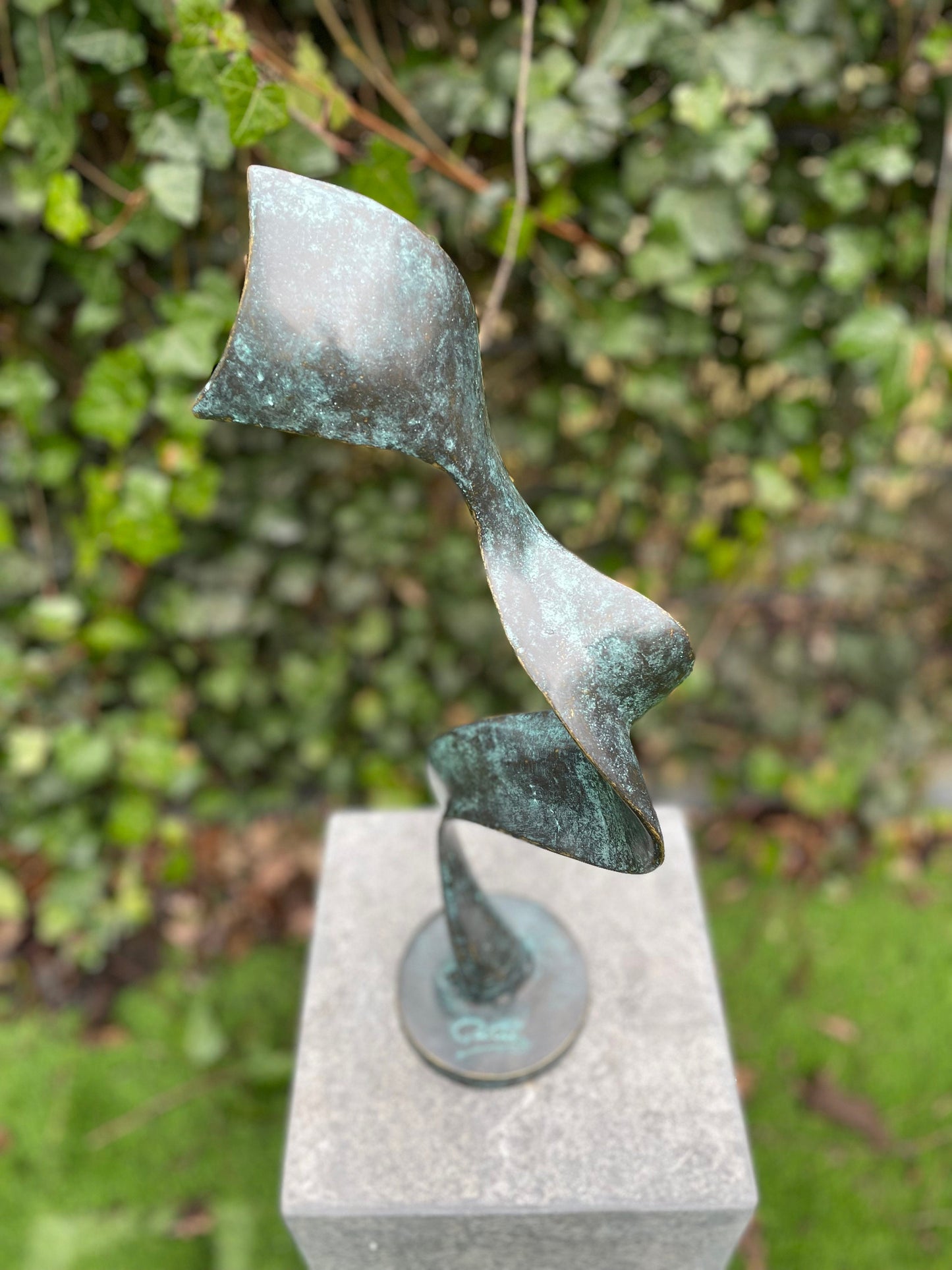 Twisting Grace – Bronze Sculpture. 18x12x46cm - 1.8Kg