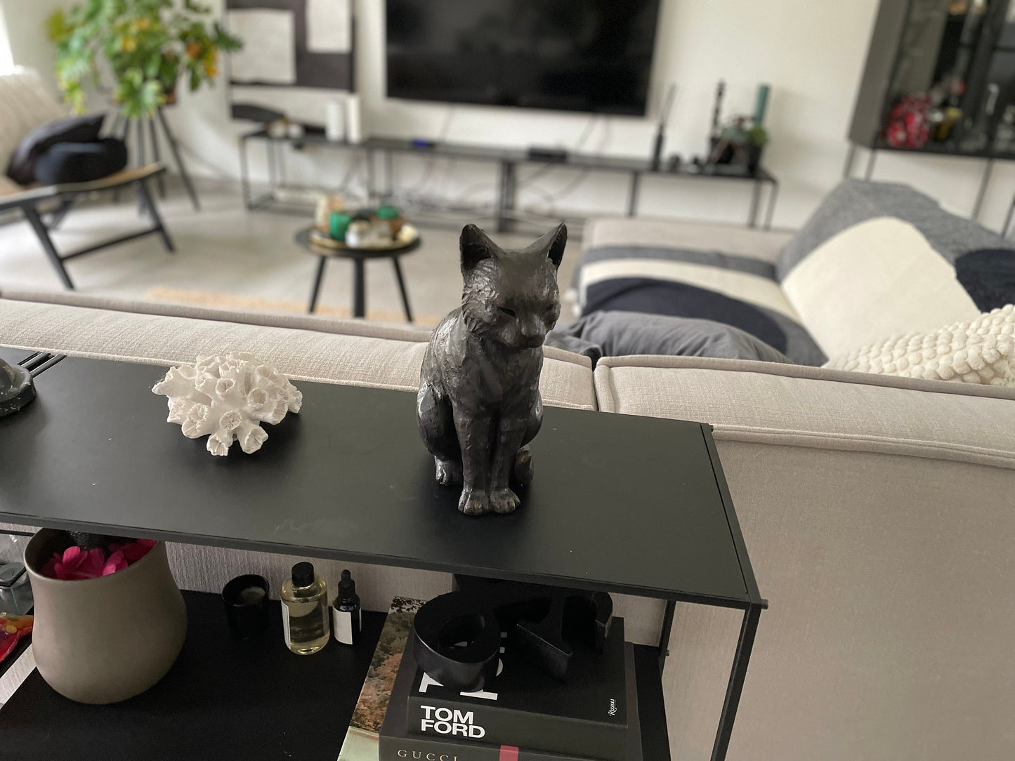 Sitting Cat – Bronze Sculpture. 19x12x27cm - 2Kg