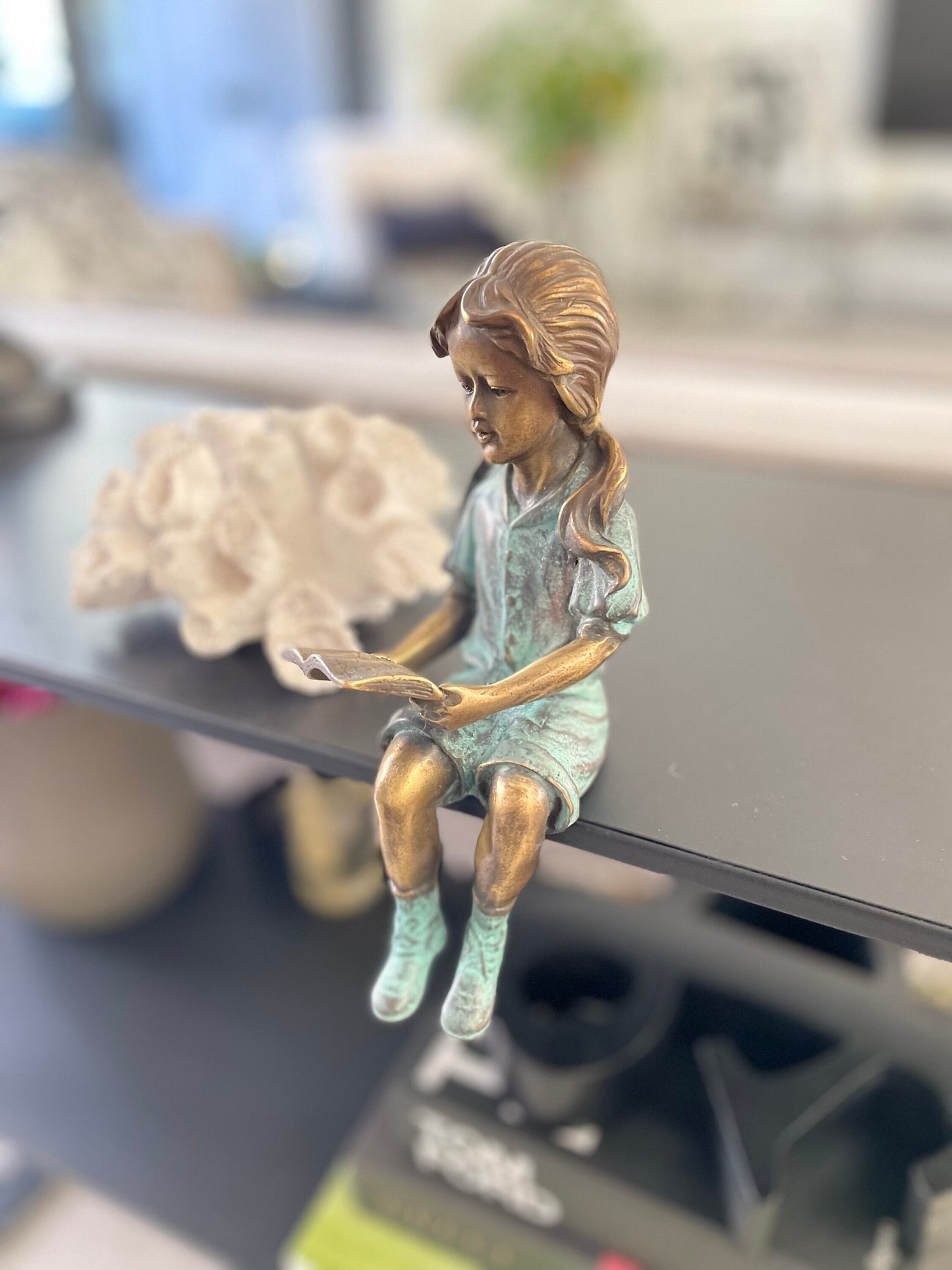 Girl Reading – Bronze Sculpture. 20x7x8cm - 1Kg