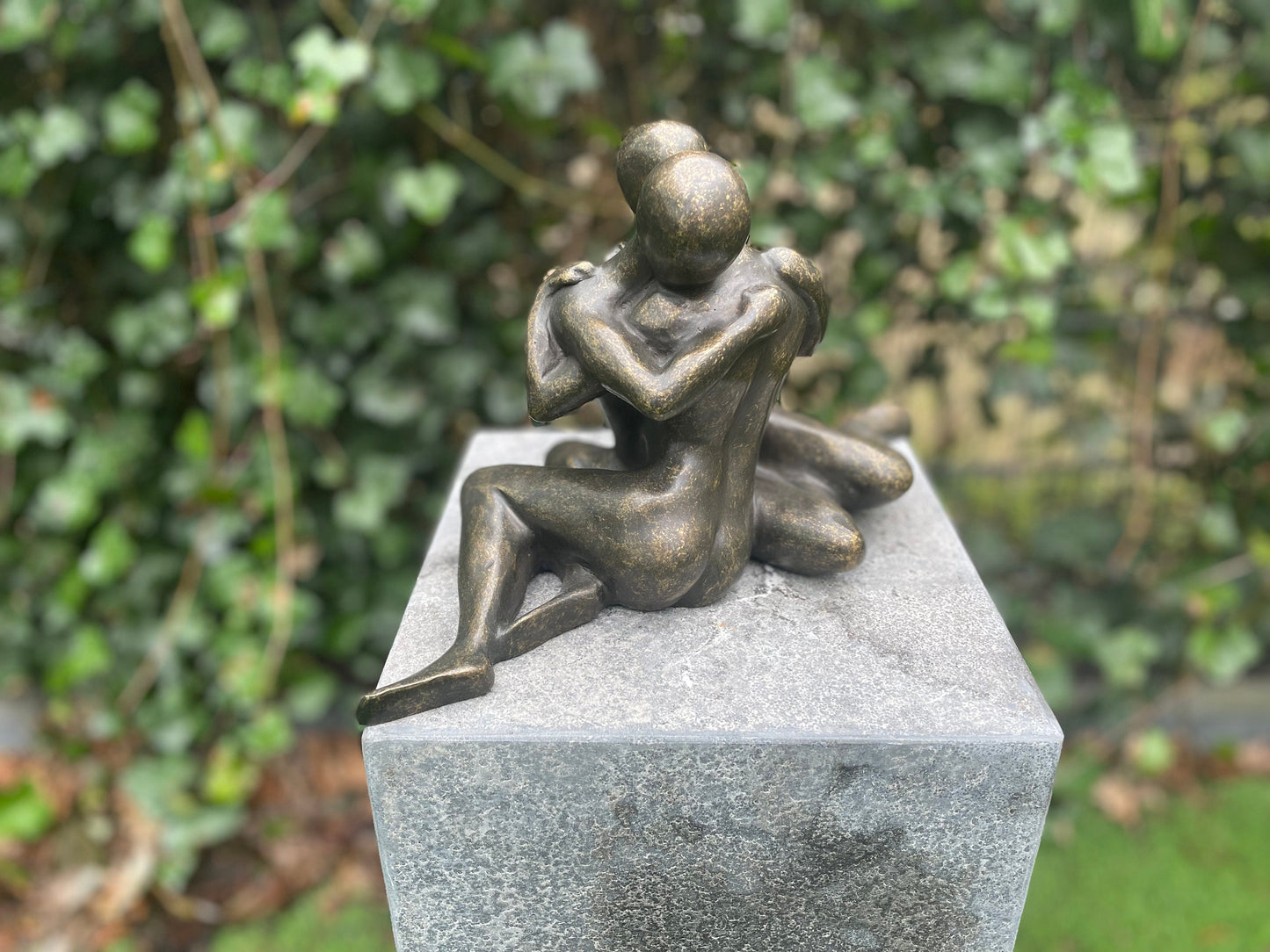 Embrace – Bronze Sculpture. 20x35x15cm - 2.9Kg