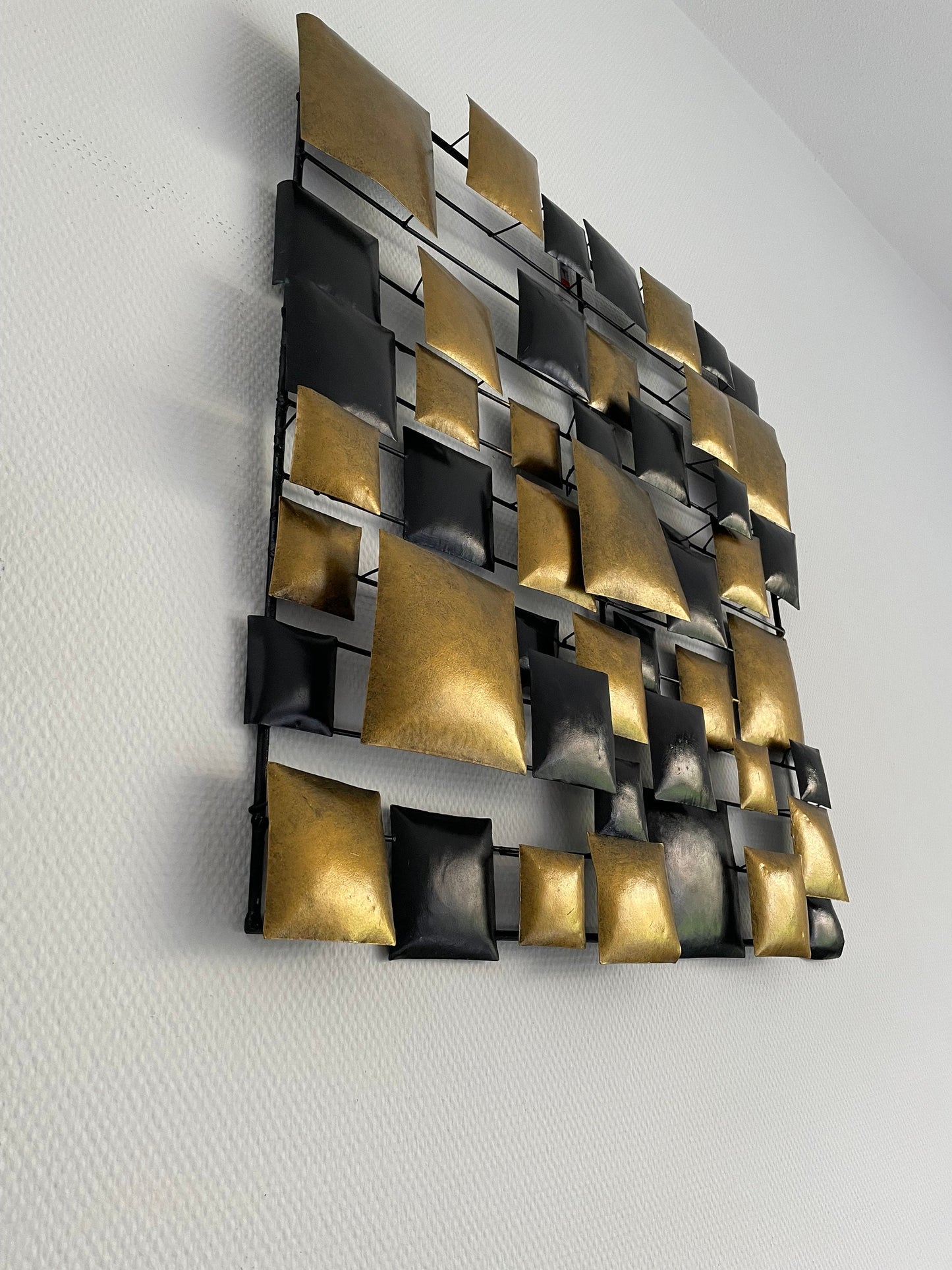 Geometric Flow – Iron Sculpture. 70x5x70cm