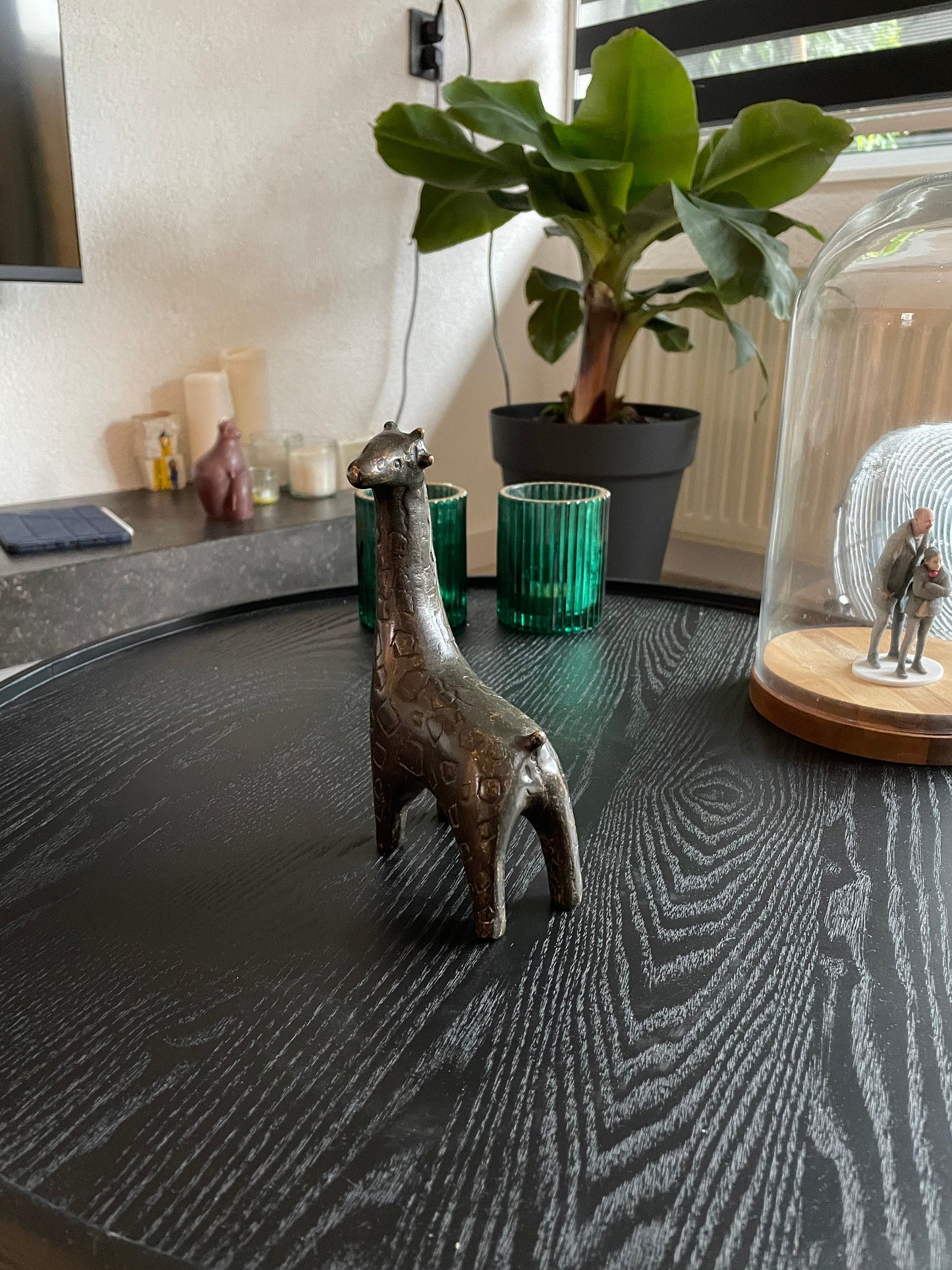 Curious Giraffe – Bronze Sculpture. 9x5x27cm - 1Kg