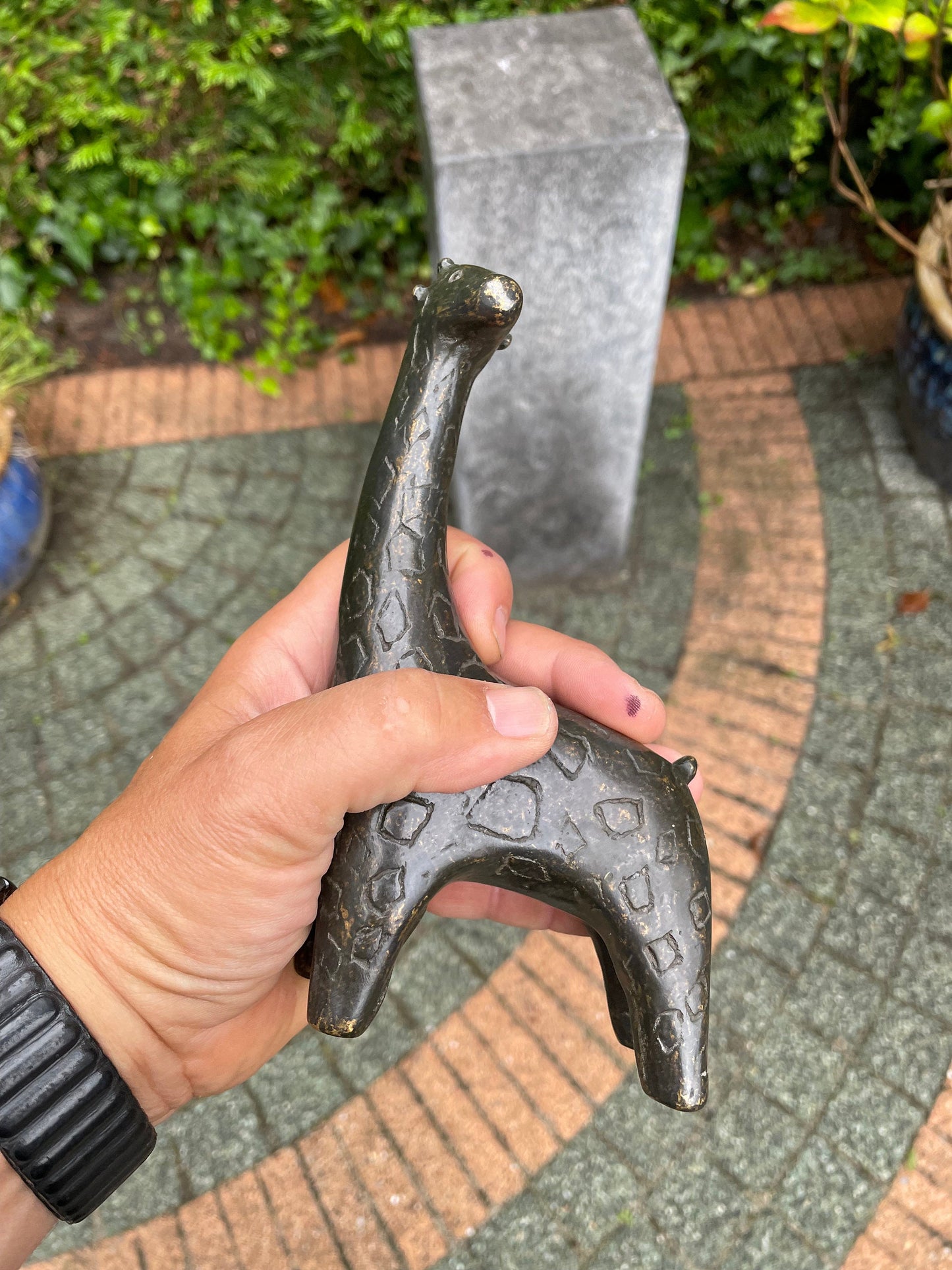 Curious Giraffe – Bronze Sculpture. 9x5x27cm - 1Kg