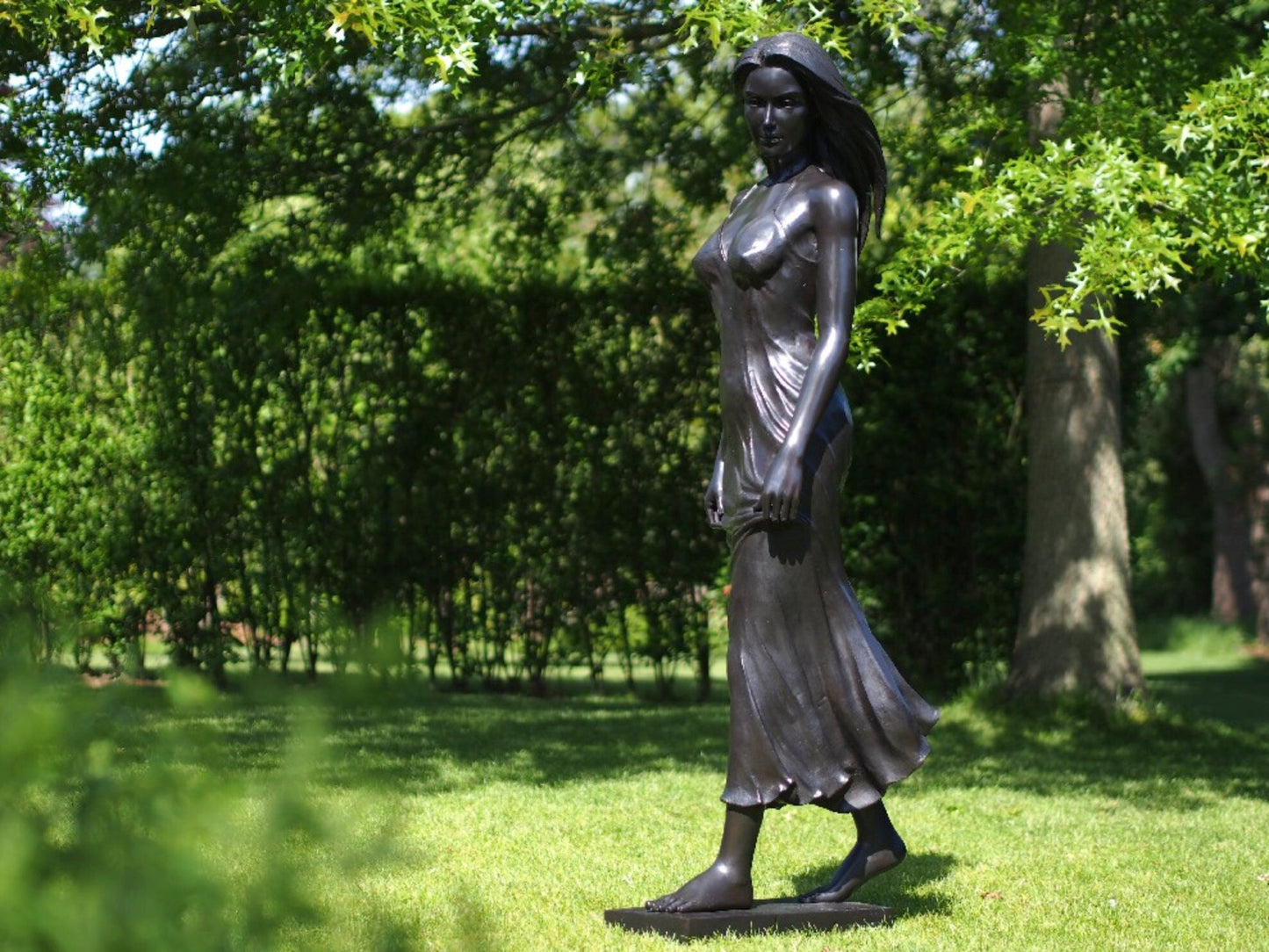 Elegant Stroll – Bronze Sculpture. 62x42x172cm - 20Kg