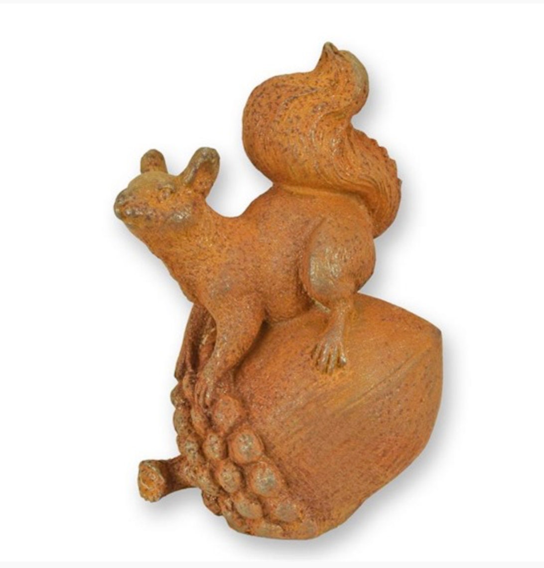 Squirrel on Acorn – Iron Sculpture. 13x6x8cm - 2.1Kg