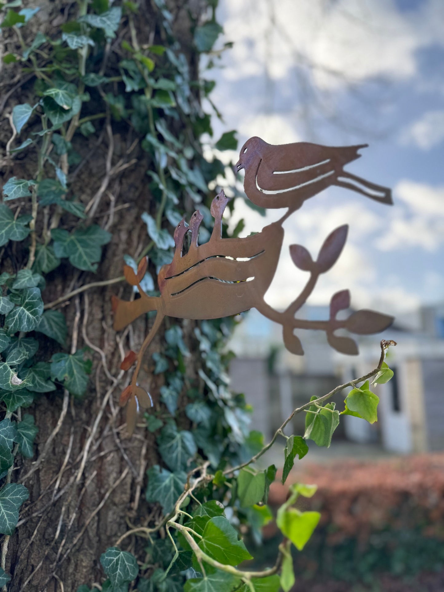 Feeding Birds – Iron Sculpture. 45x1x30cm