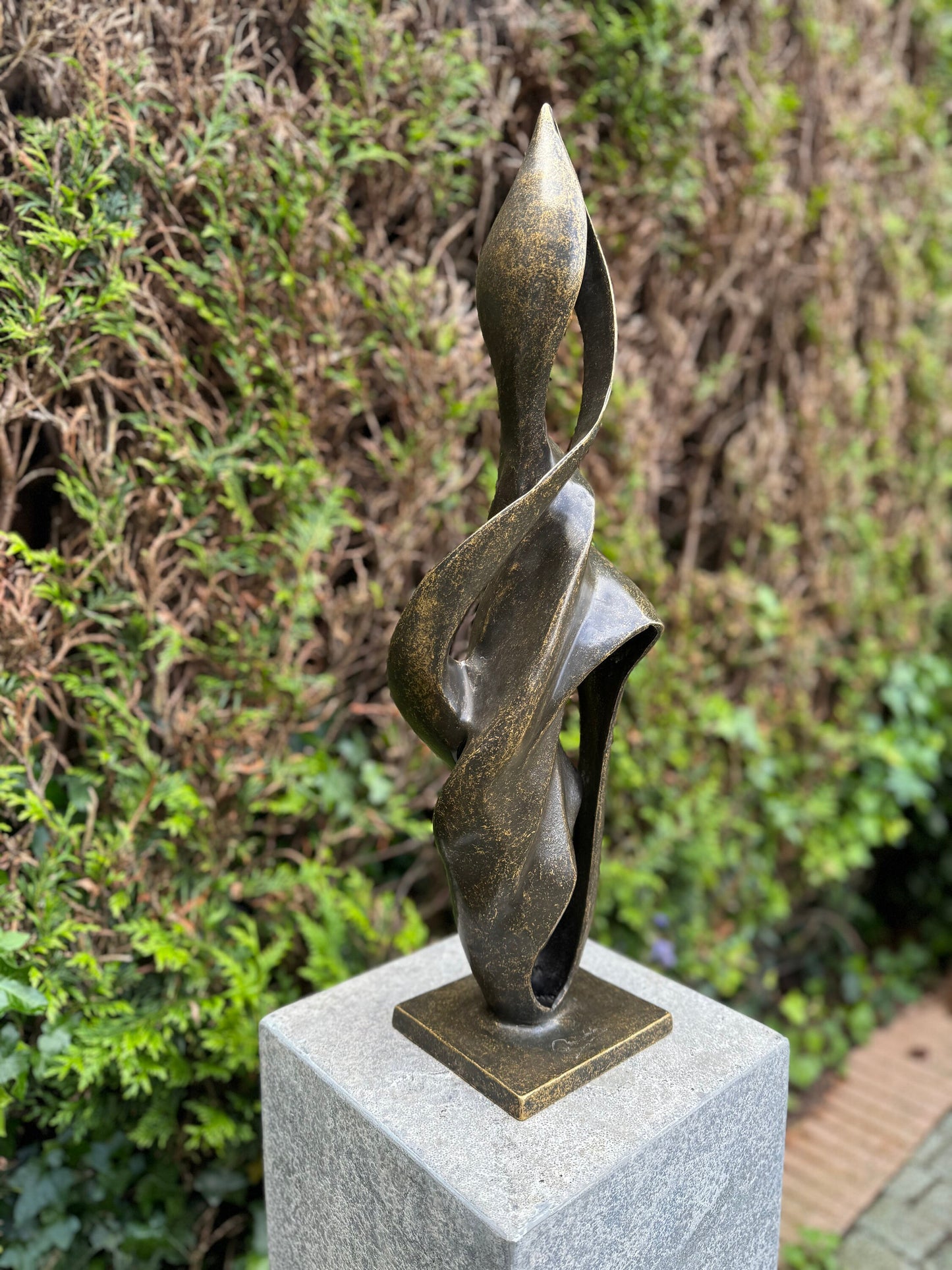 Flow Form – Bronze Sculpture. 15x12x58cm - 4.8Kg