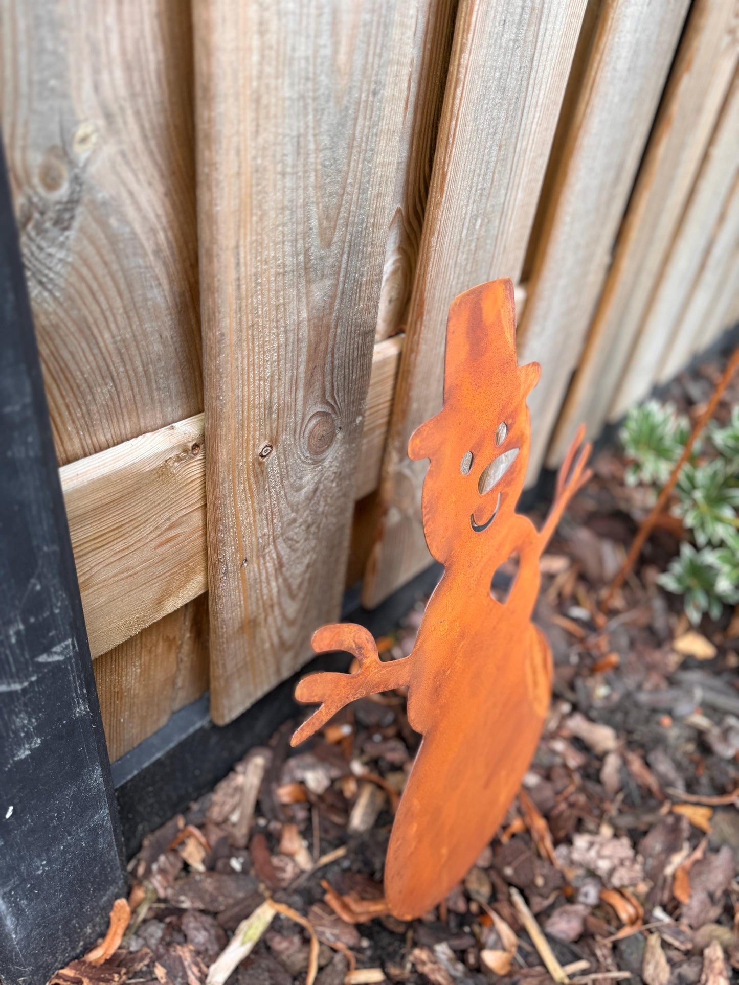 Smiling Snowman – Iron Sculpture. 37x1x65cm