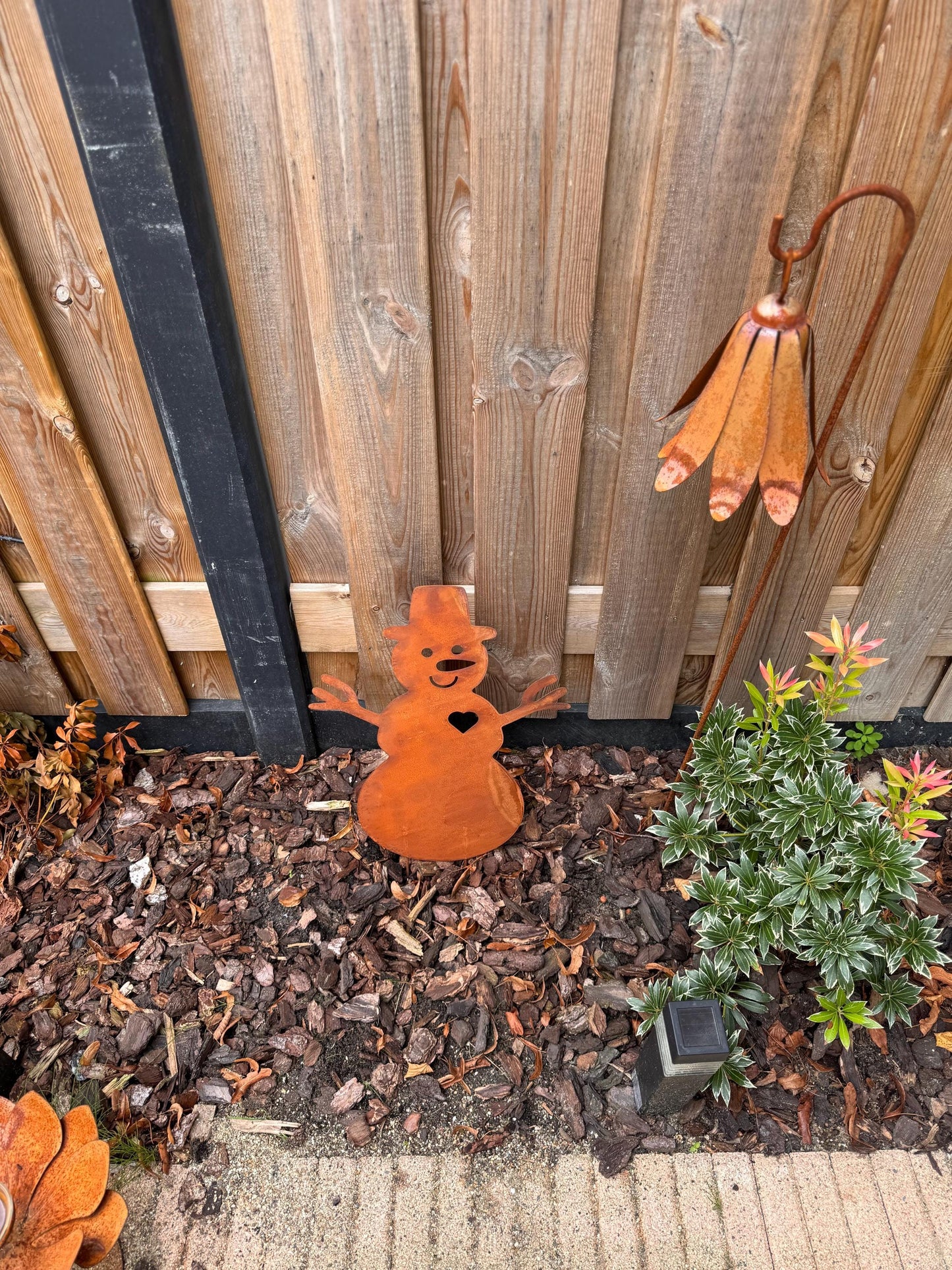 Smiling Snowman – Iron Sculpture. 37x1x65cm