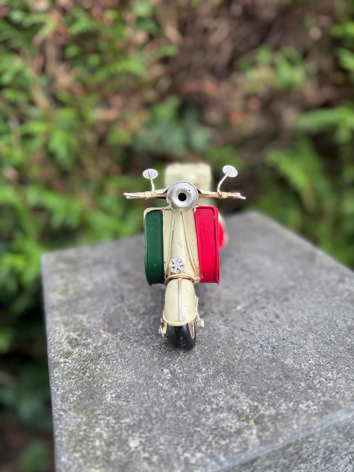 Retro Scooter – Iron Sculpture. 11x8x17cm - 0.4Kg