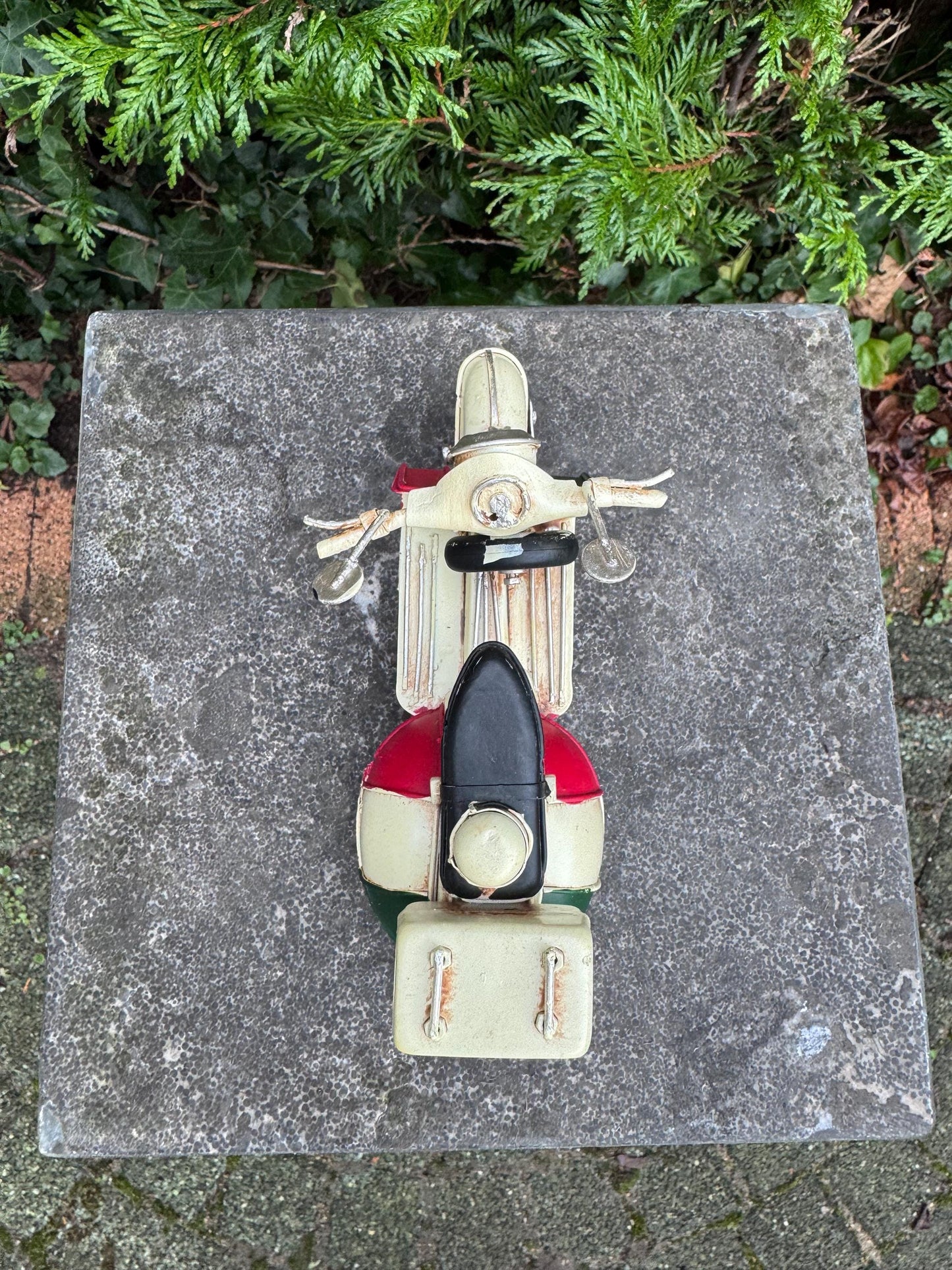 Retro Scooter – Iron Sculpture. 11x8x17cm - 0.4Kg