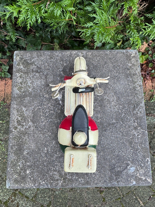 Retro Scooter – Iron Sculpture. 11x8x17cm - 0.4Kg