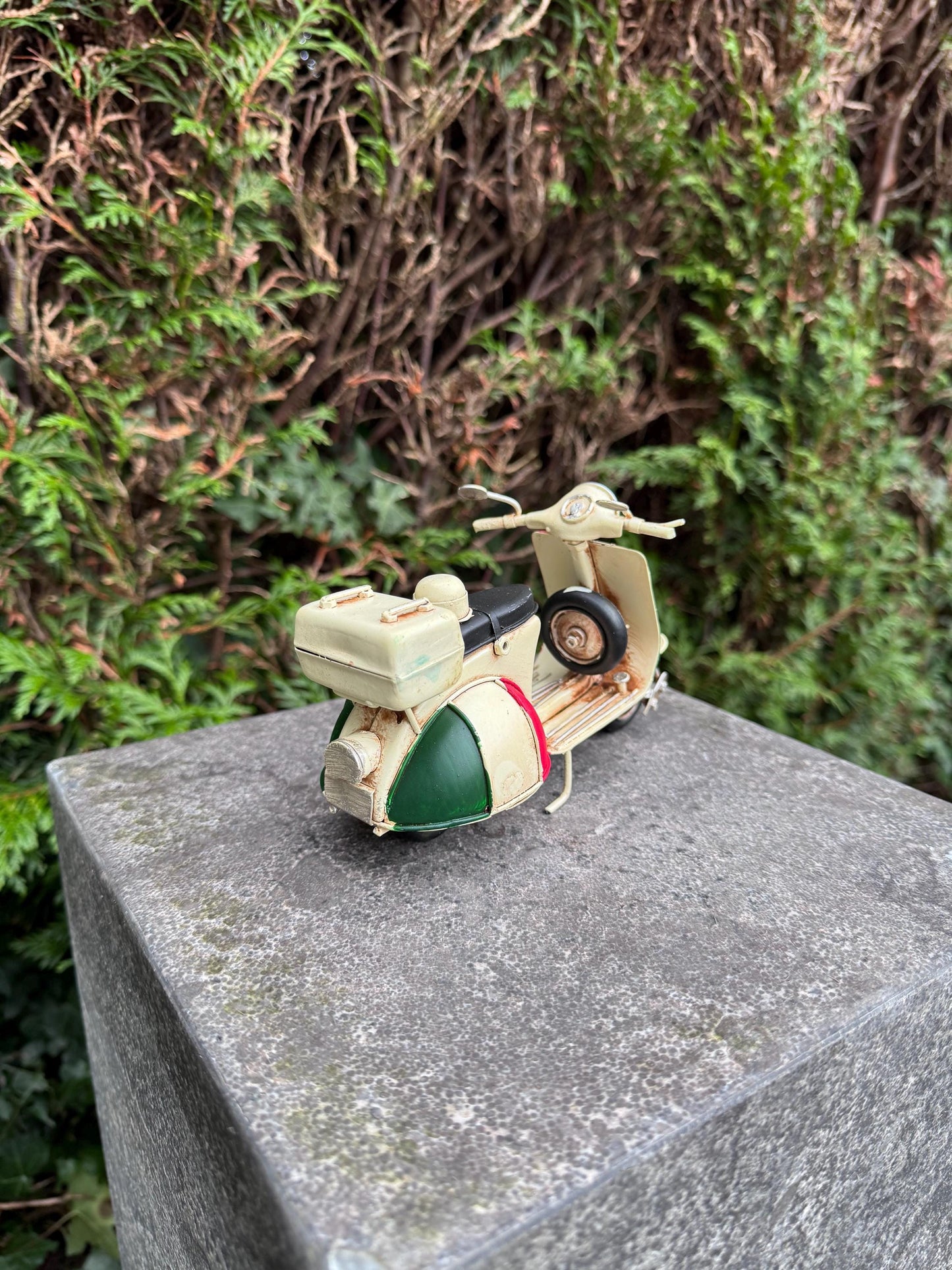 Retro Scooter – Iron Sculpture. 11x8x17cm - 0.4Kg