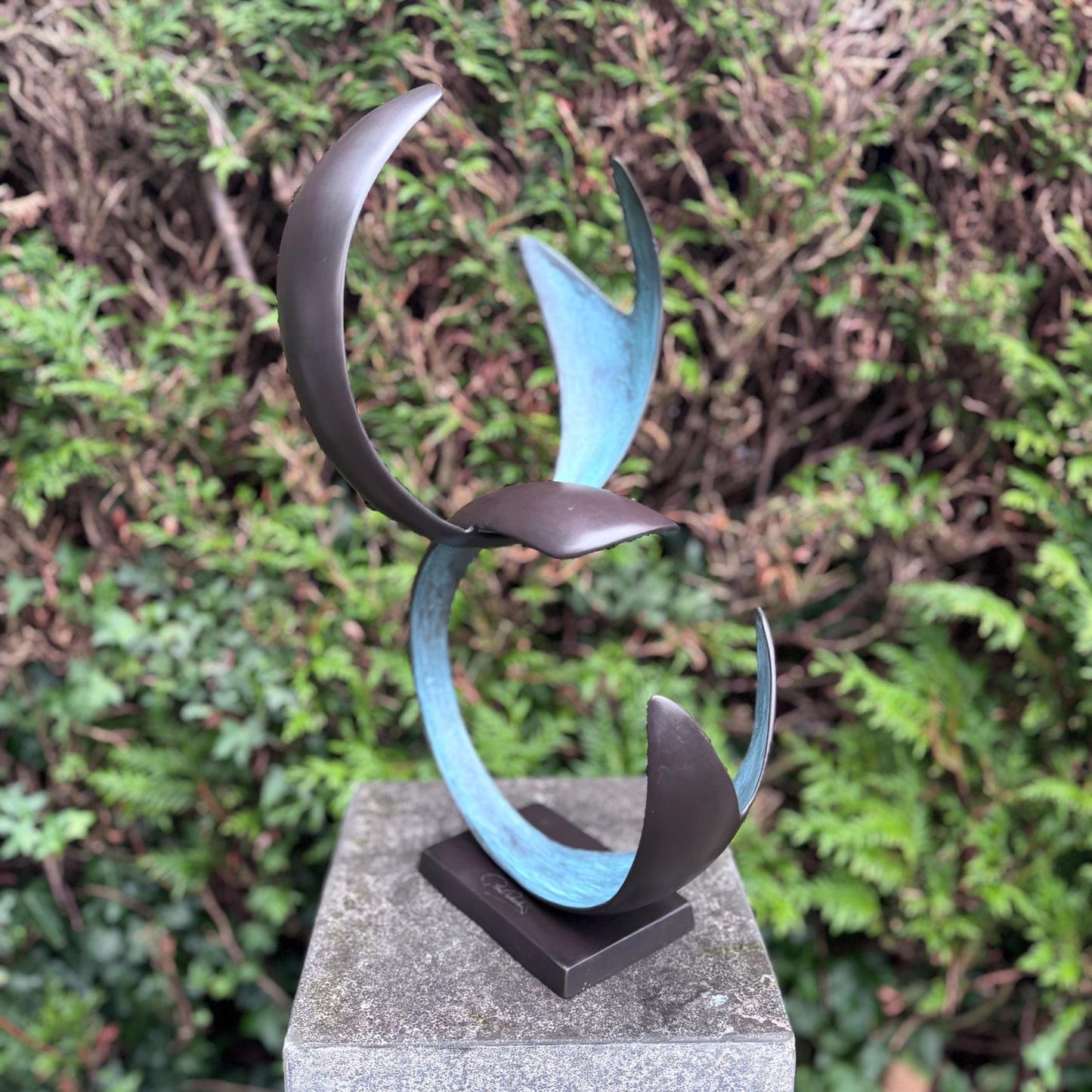 Dancing Waves – Bronze Sculpture. 23x20x43cm - 2.4Kg
