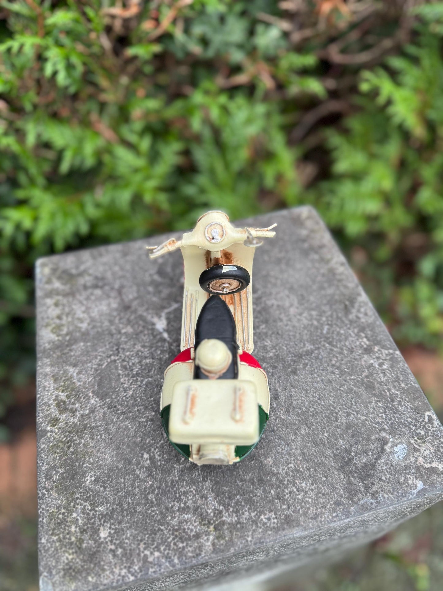 Retro Scooter – Iron Sculpture. 11x8x17cm - 0.4Kg