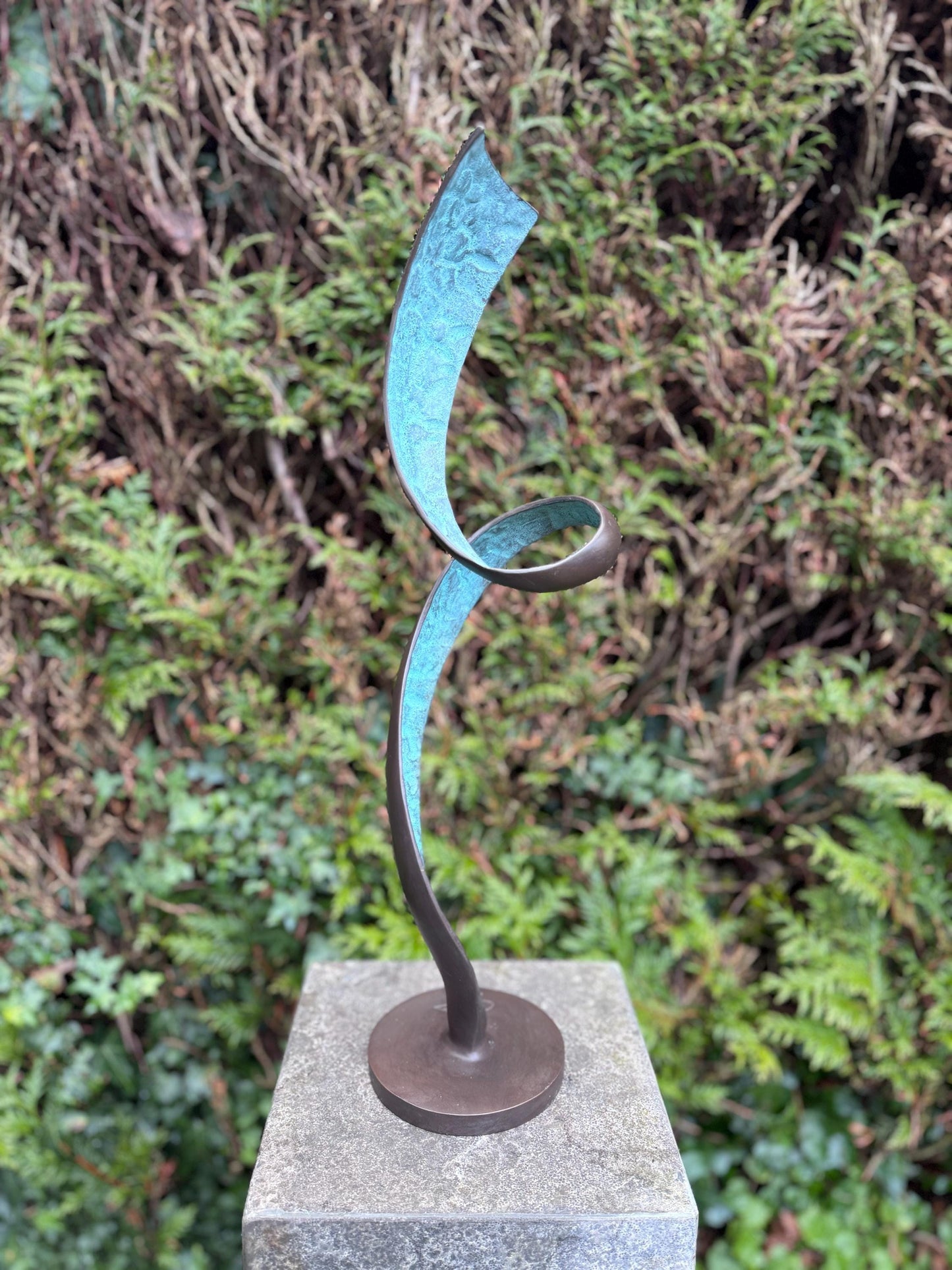 Rising Motion – Bronze Sculpture. 13x13x56cm - 2.4Kg