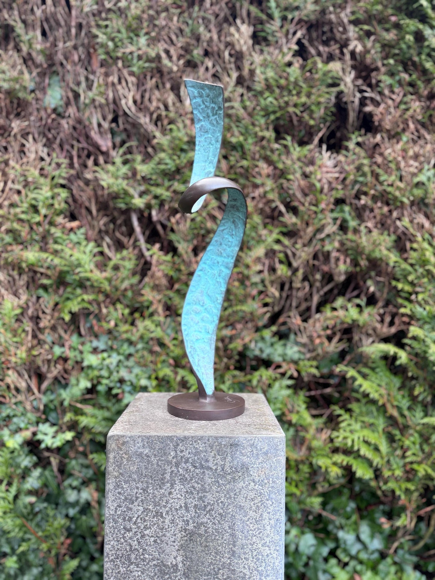 Rising Motion – Bronze Sculpture. 13x13x56cm - 2.4Kg