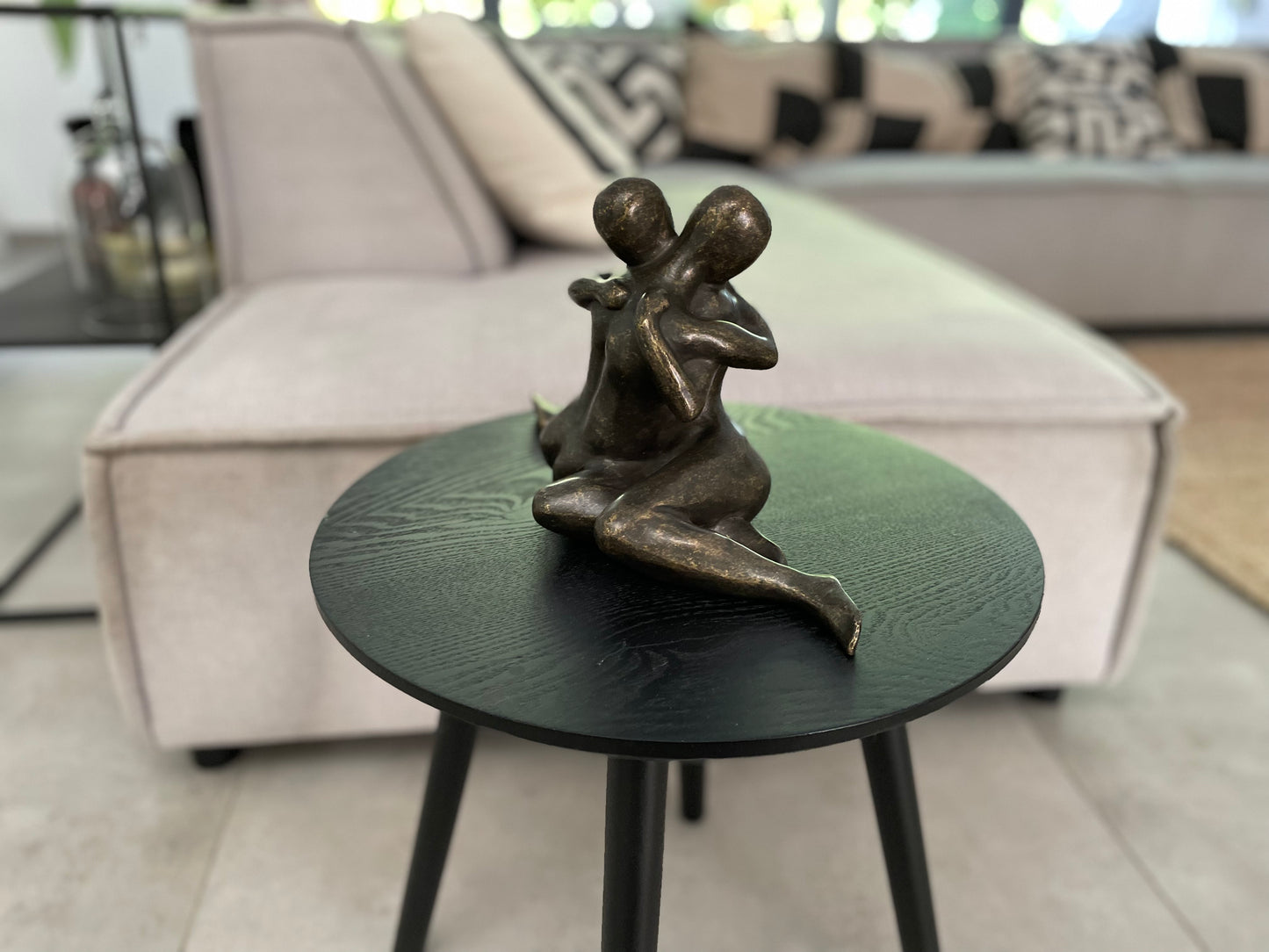 Embrace – Bronze Sculpture. 20x35x15cm - 2.9Kg