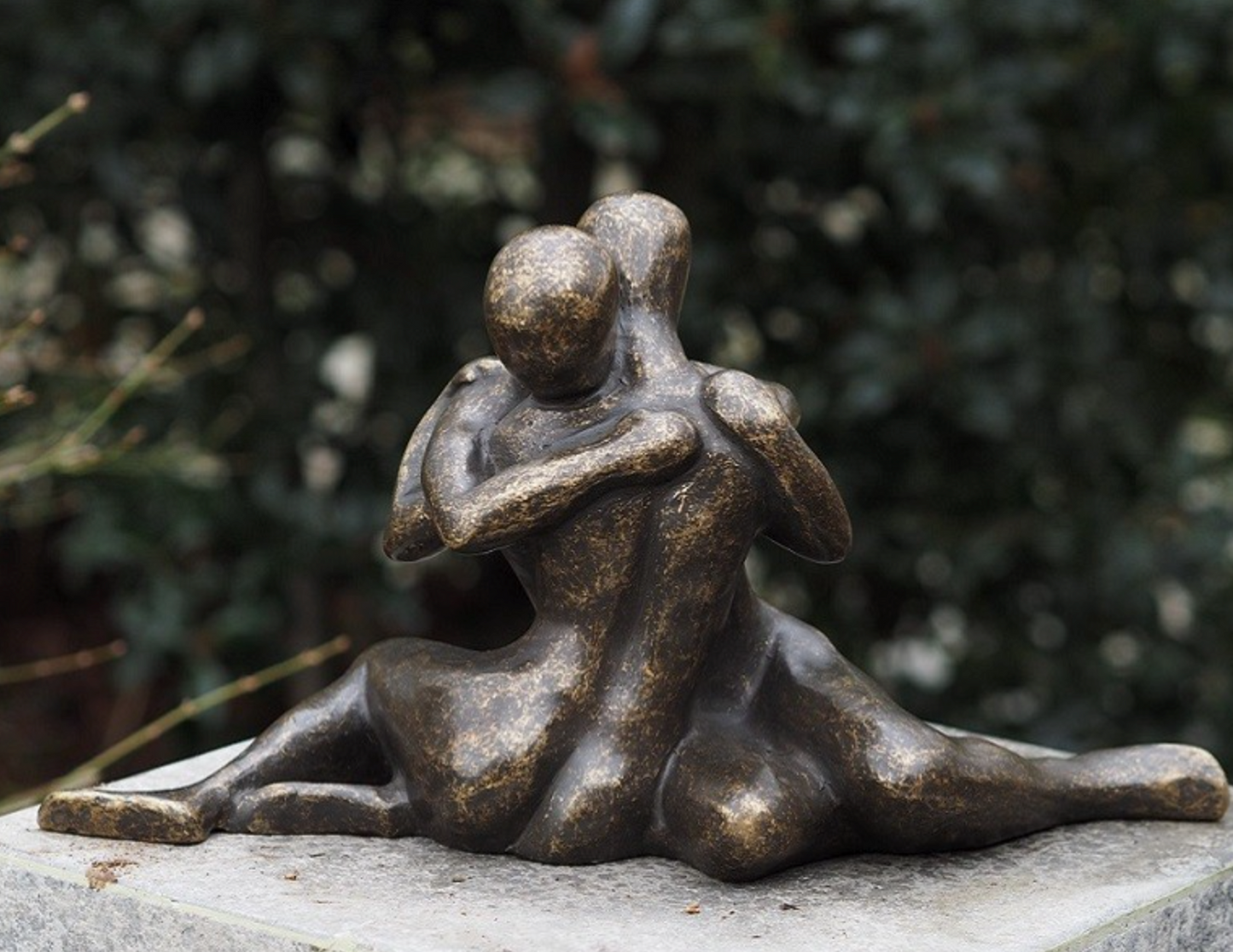 Embrace – Bronze Sculpture. 20x35x15cm - 2.9Kg
