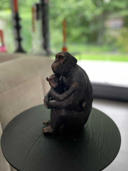 Macaco de bronze com bebê - chimpanzé - 17x8x9cm