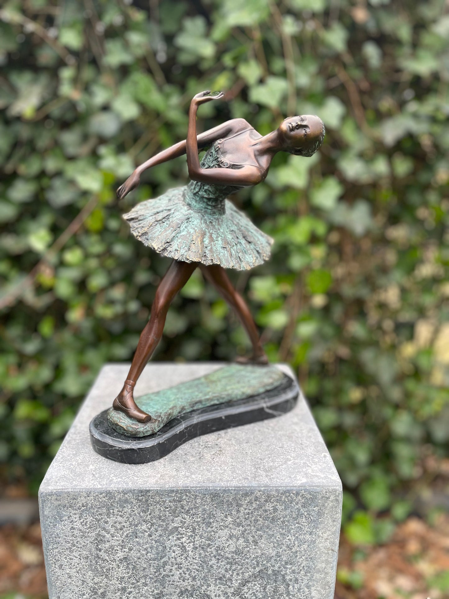 Bailarina de Bronze - Escultura - 35x15x23cm