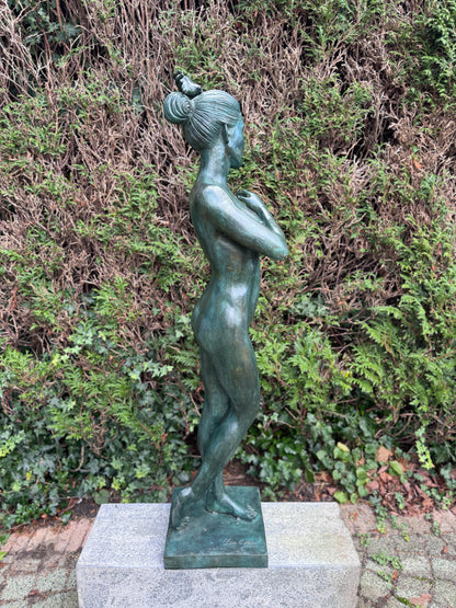 Mulher nua de bronze - 35x30x121cm