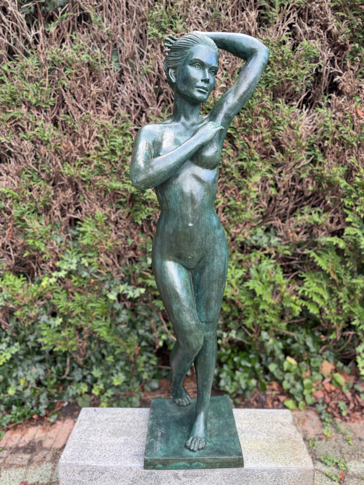 Mulher nua de bronze - 35x30x121cm