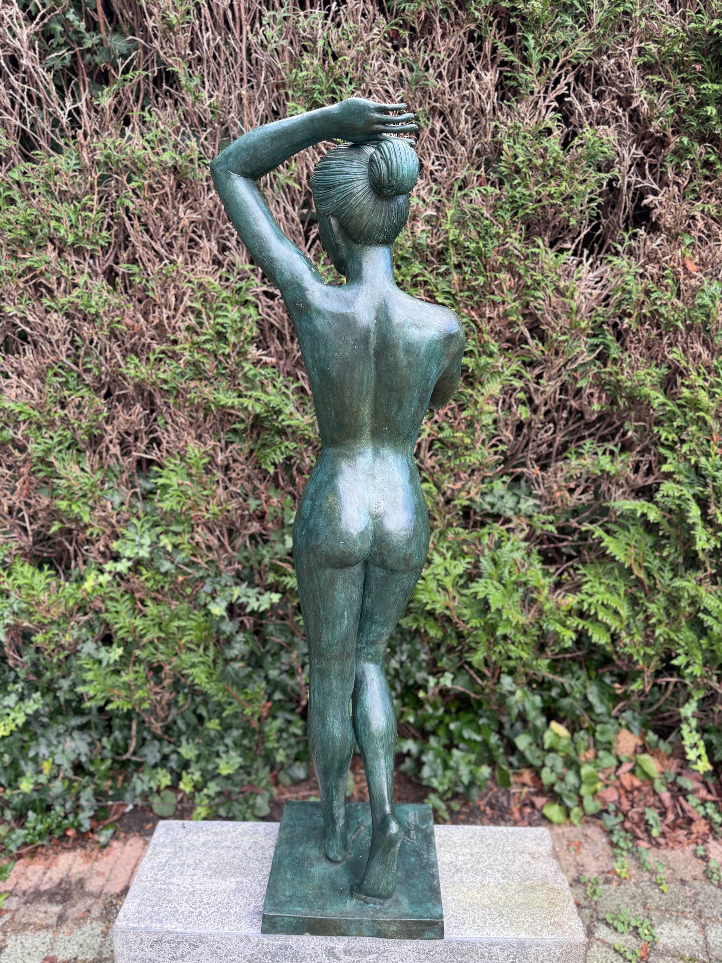 Mulher nua de bronze - 35x30x121cm