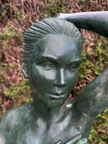 Mulher nua de bronze - 35x30x121cm