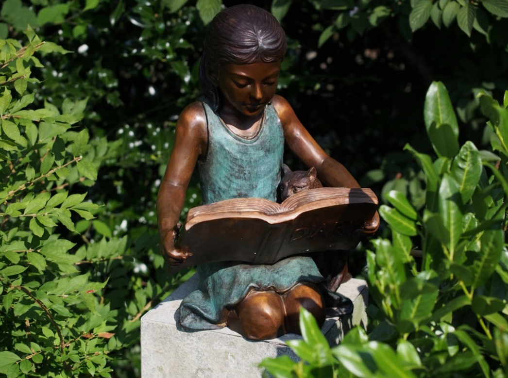 Little Reader – Bronze Sculpture. 35x38x51cm - 3Kg