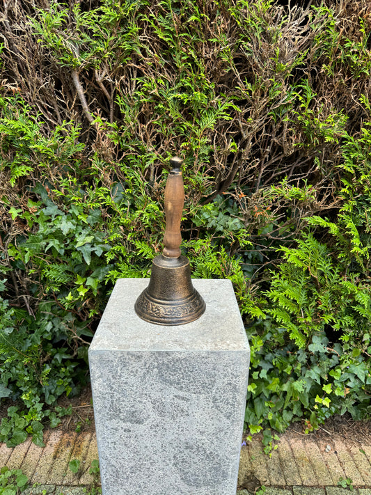 Hand Bell – Iron Sculpture. 13x14x28cm - 1.4Kg