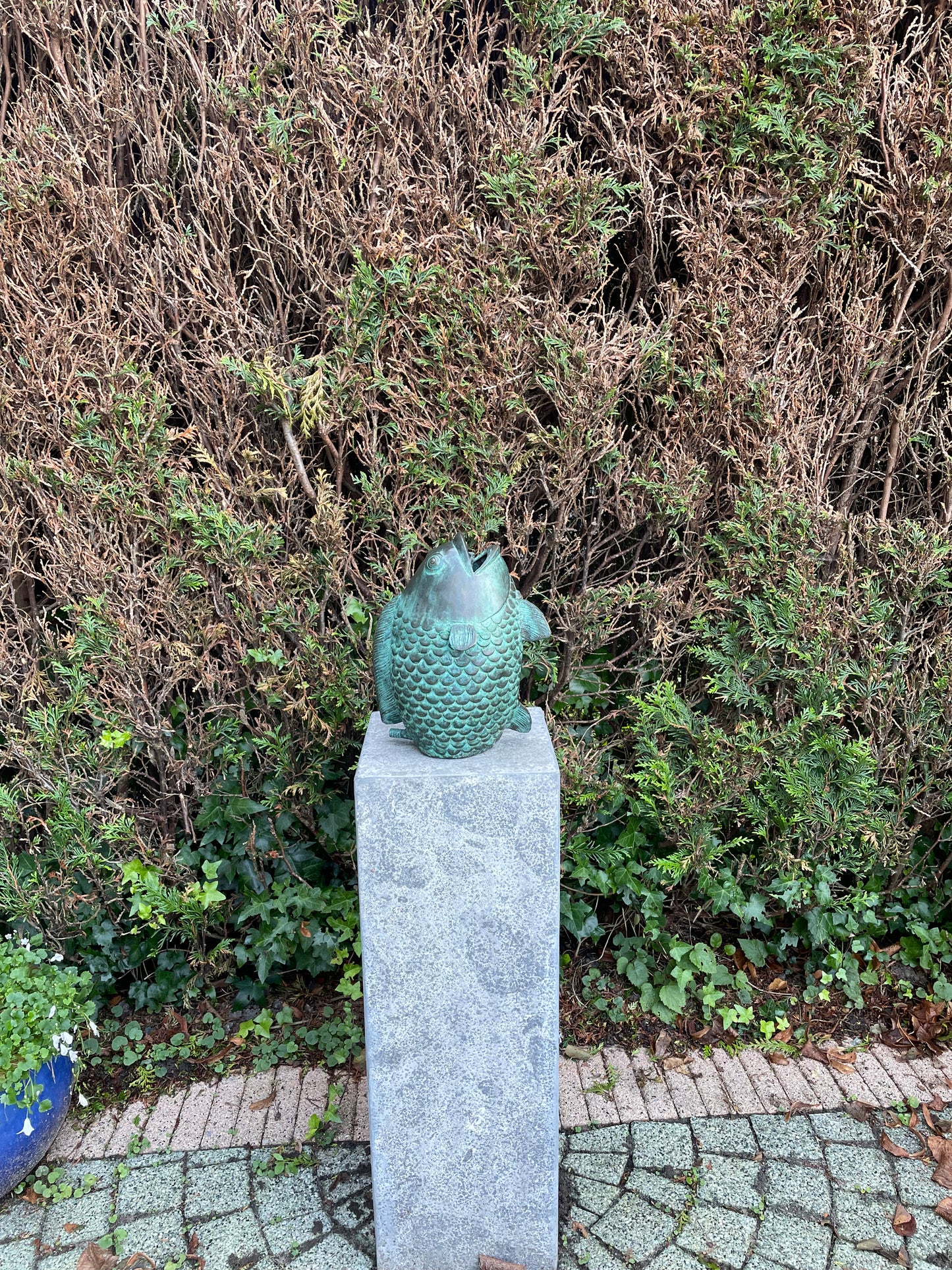 Fonte de um peixe saltador de bronze - Estátua de jardim - Decoração de jardim - Lagoa