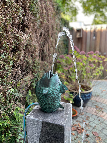 Fonte de um peixe saltador de bronze - Estátua de jardim - Decoração de jardim - Lagoa