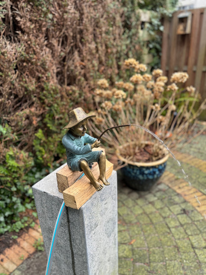 Menino pescador de bronze - Fonte - Lagoa - Escultura - Interior