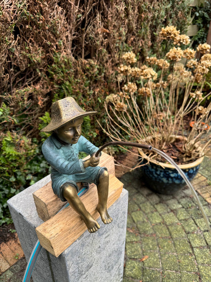 Menino pescador de bronze - Fonte - Lagoa - Escultura - Interior