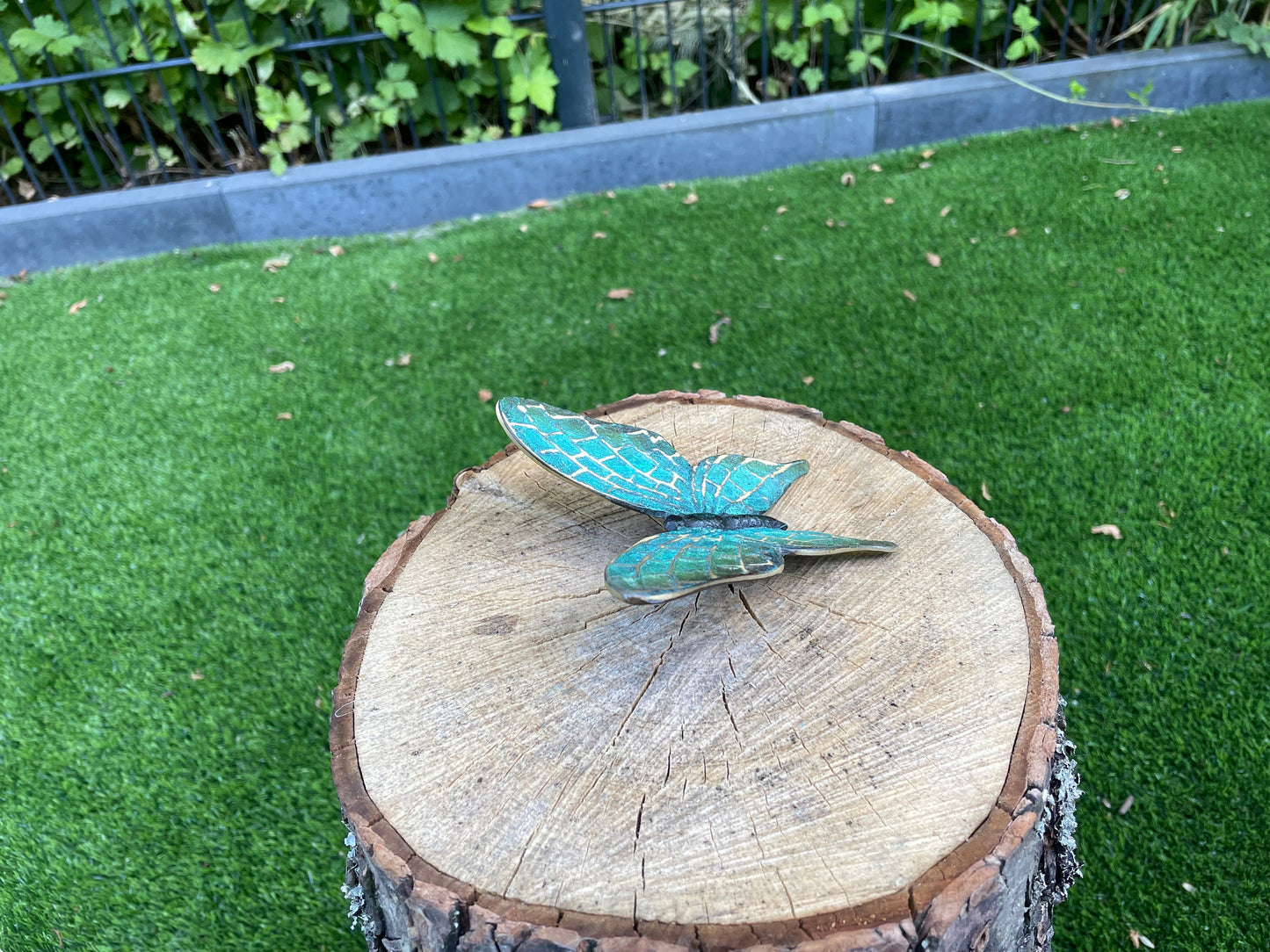 Butterfly Duo – Bronze Sculpture. Sizes and weights vary by version