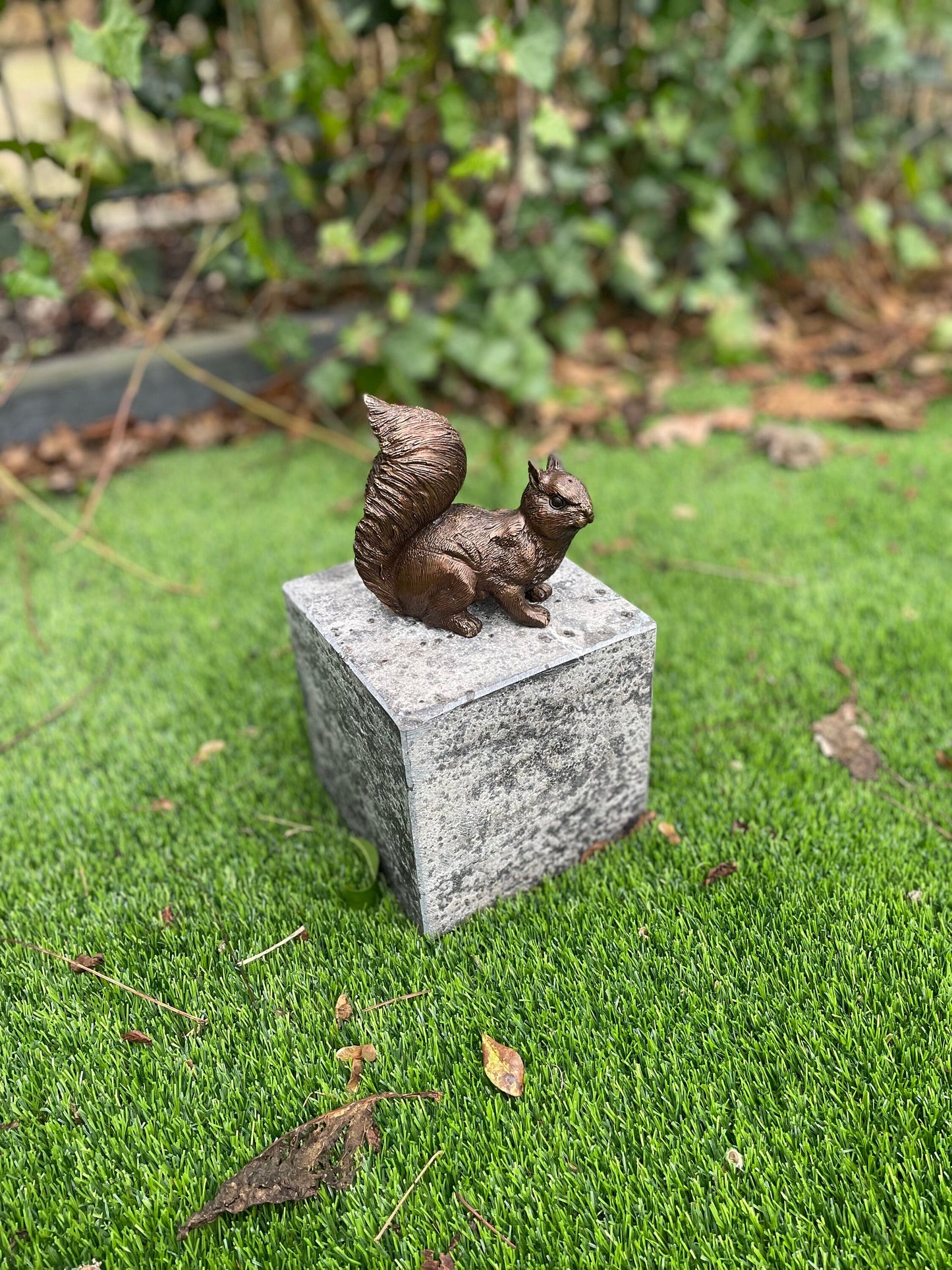 Alert Squirrel – Bronze Sculpture. 12x6x12cm - 0.7Kg