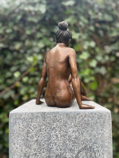 Seated Woman Nude – Bronze Sculpture. 25x22x27cm - 2.5Kg