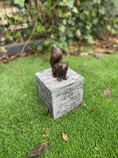 Alert Squirrel – Bronze Sculpture. 12x6x12cm - 0.7Kg