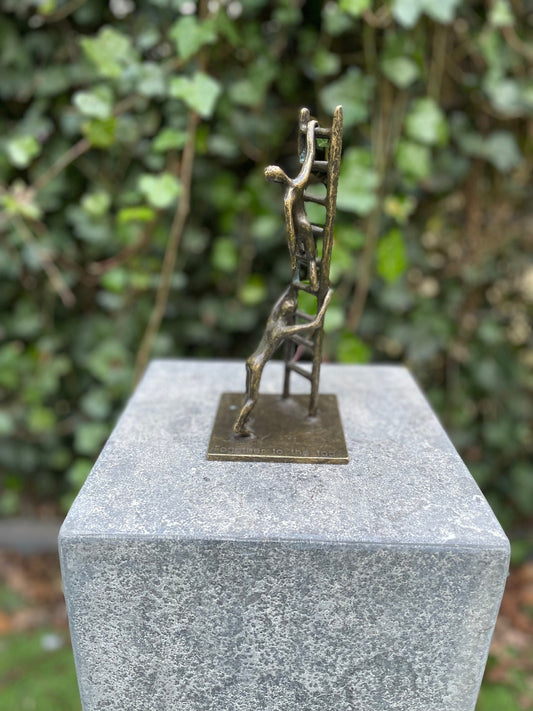 Climbing Together – Bronze Sculpture. 10x10x22cm - 0.8Kg