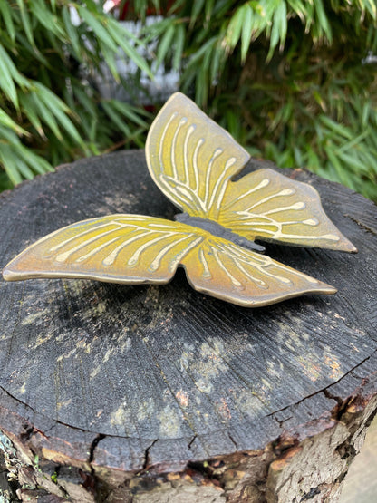Butterfly Duo – Bronze Sculpture. Sizes and weights vary by version